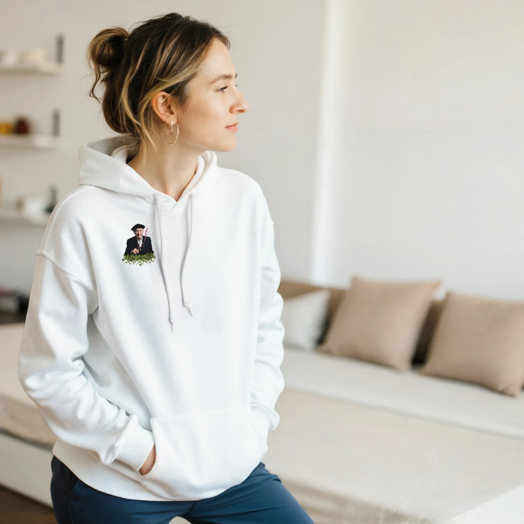 Miniatura modelo con sudadera